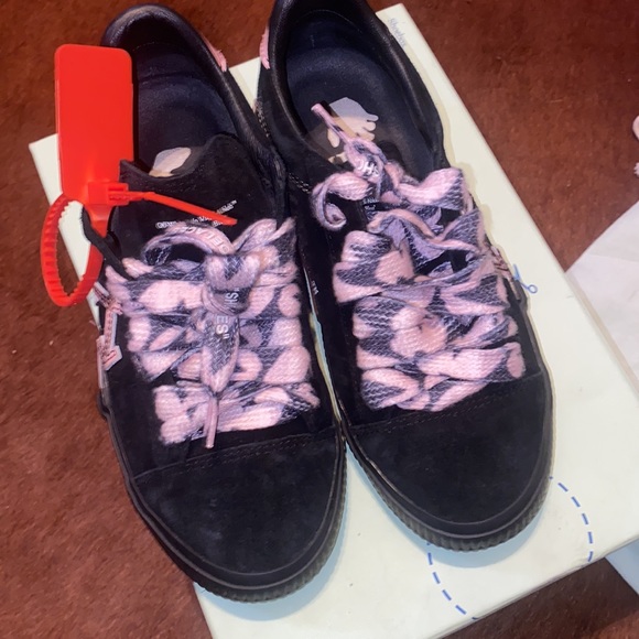 Woman off-white sneaker pink and black only wore once - Picture 4 of 6